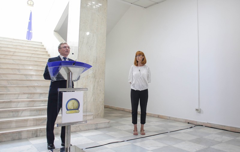 Procurorul general, trimis la ”munca în folosul gramaticii”, într-un editorial din Libertatea, scris de Cristian Coman!
