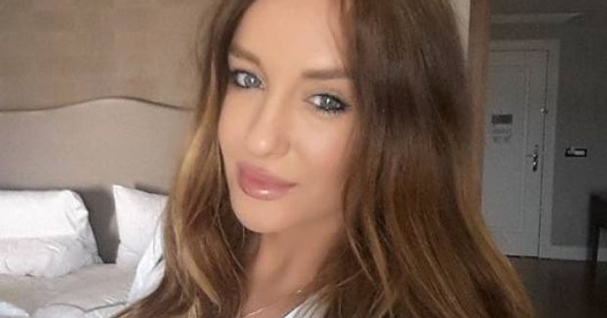 Tania Budi și-a schimbat look-ul de curând: breton și o nunață mai închisă a părului