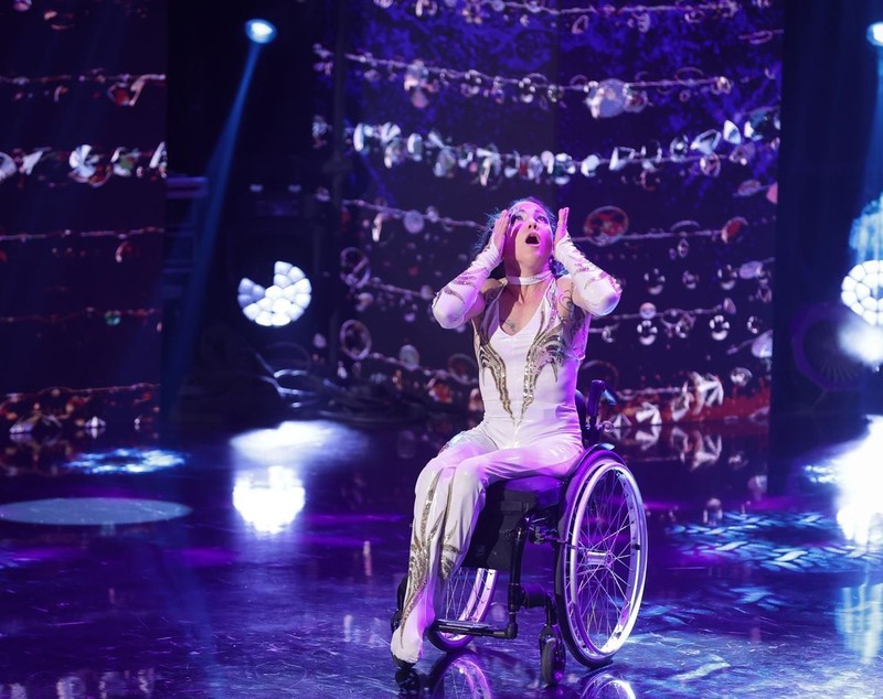 Povestea impresionantă a lui Silke Pan, acrobata în scaun cu rotile, de la „Românii au talent” 2023: „Sunt paralizată de la talie în jos”