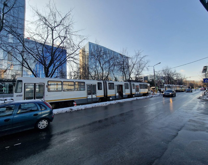 Circulația tramvaielor, blocată timp de 35 de minute în Pipera, după ce a sărit o șină pe bulevardul Dimitrie Pompeiu