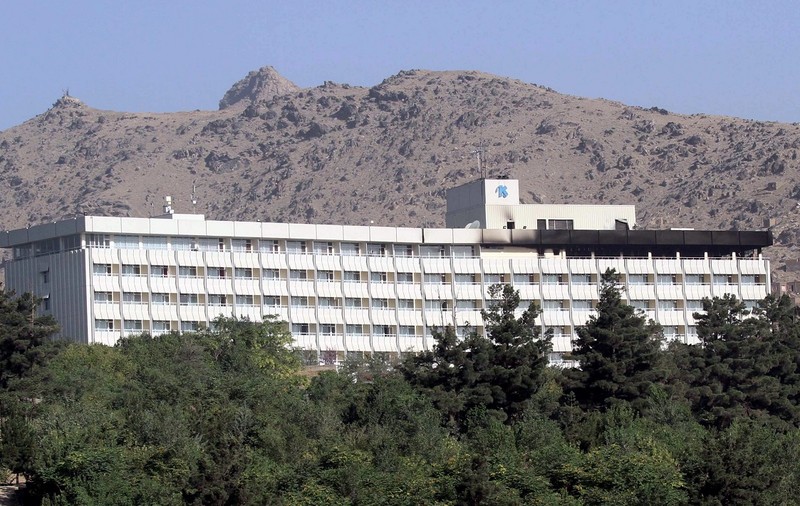 UPDATE | Atac armat la Hotel Intercontinental din Kabul. Șase persoane au fost ucise de patru persoane care au deschis focul