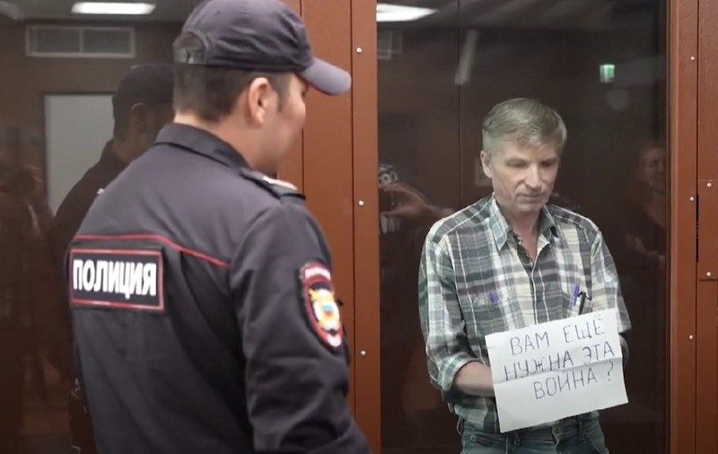 Un politician rus care a cerut pace în Ucraina a primit o nouă pedeapsă cu închisoarea pentru „justificarea terorismului”