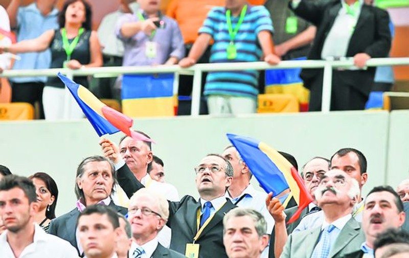 Emil Boc, un adevărat patriot: A observat că imnul a fost cântat greşit