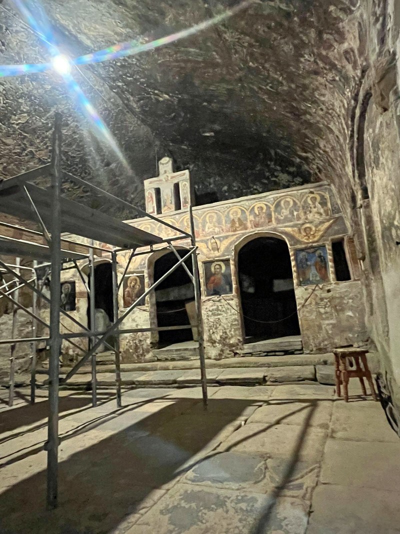 Cele două altare. Foto: Florentin Sturzeanu