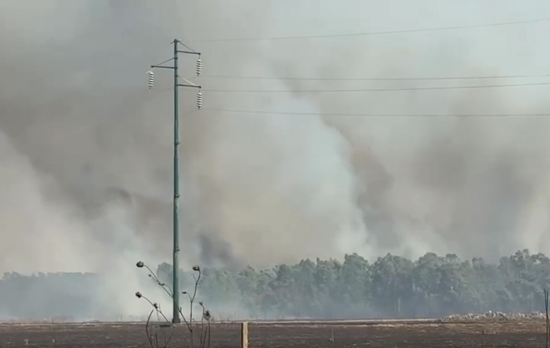 Haos în Italia: incendii uriașe în Sardinia și Sicilia, zboruri deviate. Ce trebuie să știe românii care pleacă în vacanță acolo