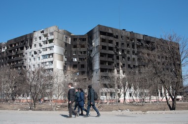 Imagine din 21 martie, cu două blocuri bombardate