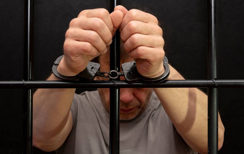 Un român care încerca să comită un jaf a fost prins dormind la locul faptei, după ce s-a îmbătat cu alcoolul pe care trebuia să-l fure