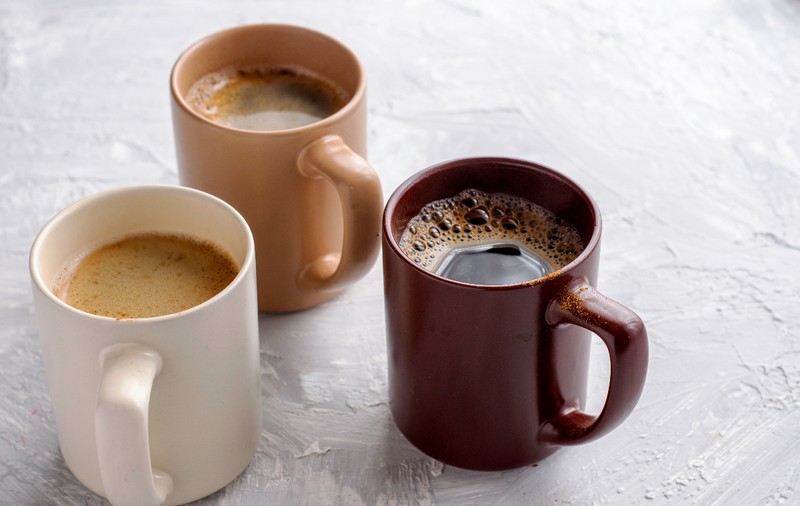 Un angajat a fost concediat pentru că a băut 3 cafele reci, în loc să le arunce: compania trebuie să-i plătească acum 21.000 de euro