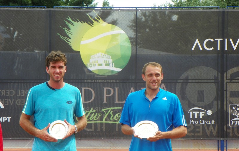 Tenis. Visul de aur al lui Petru-Alexandru Luncanu. Învingător la Arad, jucătorul vrea să cucerească America, după o haltă la Buzău! GALERIE FOTO