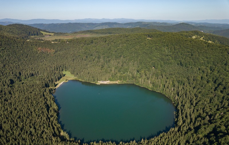 Lacul Sfânta Ana - singurul lac vulcanic din România. Trasee și activități