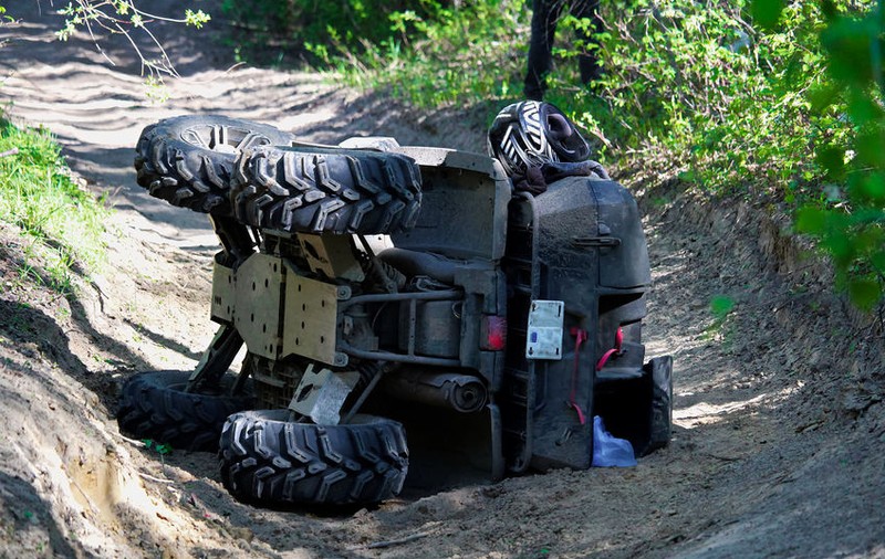 Doi copii din Bistrița au fost transportaţi la spital după ce au căzut de pe ATV