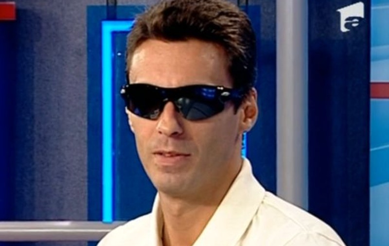 Mircea Badea face MIŞTO de Cristian Tudor Popescu: "Are ochelari de sudură, ca Bono. Eu sunt Neo din Matrix. Mi se pare că e mai tare Neo ca Bono!" | VIDEO