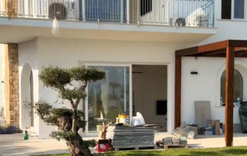 O tânără a cumpărat o casă abandonată de 65 de ani și a început să o renoveze, în Sicilia: „Știam că nu voi mai găsi niciodată un loc ca acesta” | VIDEO