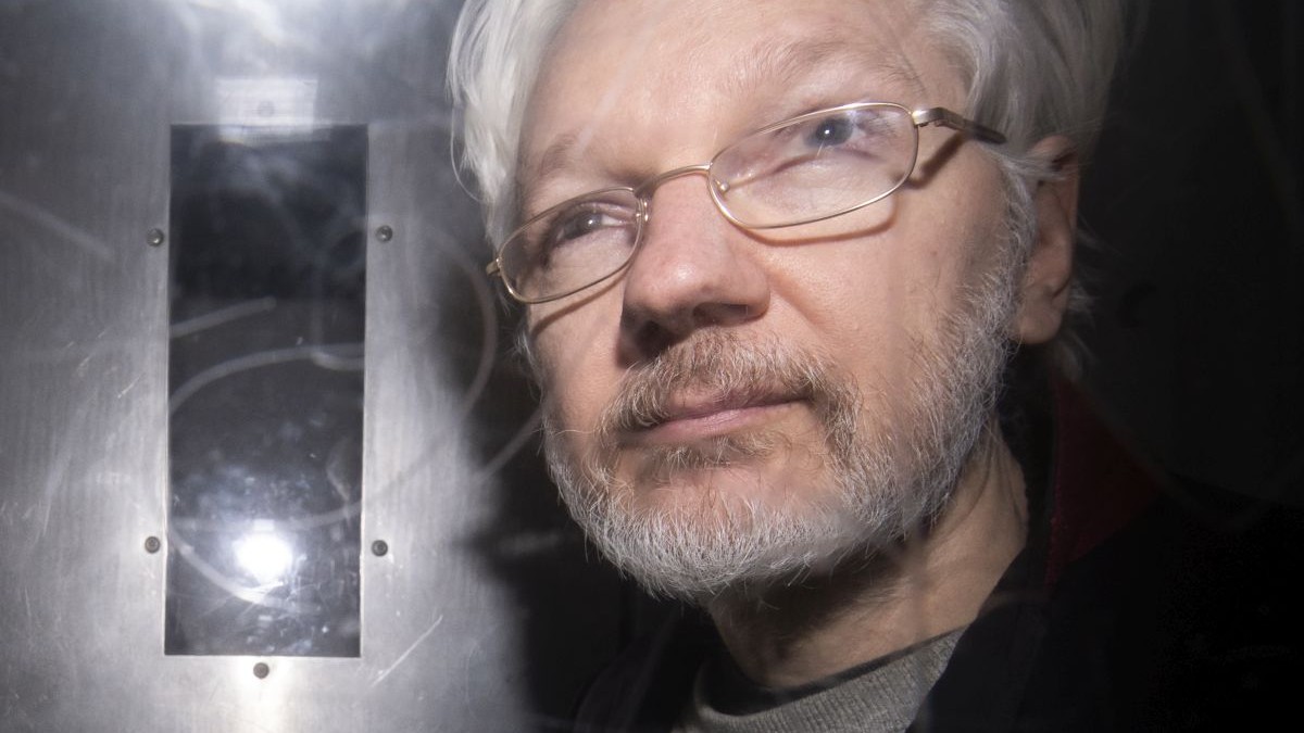 Julian Assange riscă să fie extrădat în SUA FOTO: EPA