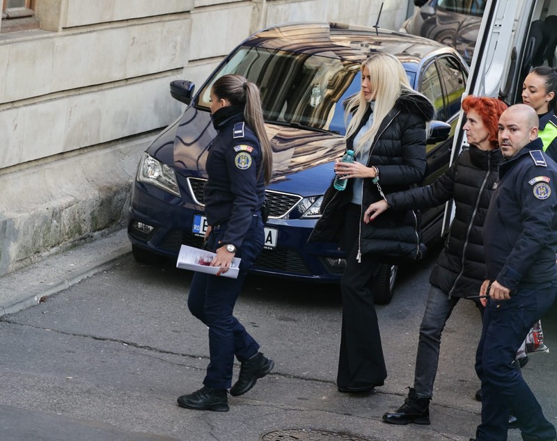 Laura Vicol și soțul Vladimir Ciorbă au plecat de la Curtea de Apel. DIICOT a cerut arestare preventivă, instanța a rămas în pronunțare