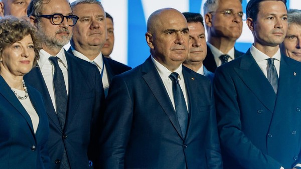 Ilie Bolojan și mai mulți lideri ai PNL