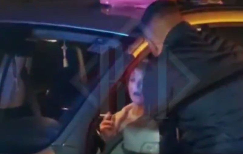 VIDEO | Partenera unui interlop ieșean, scandal cu poliția, după ce a fost prinsă beată la volan. Femeia e în arest la domiciliu