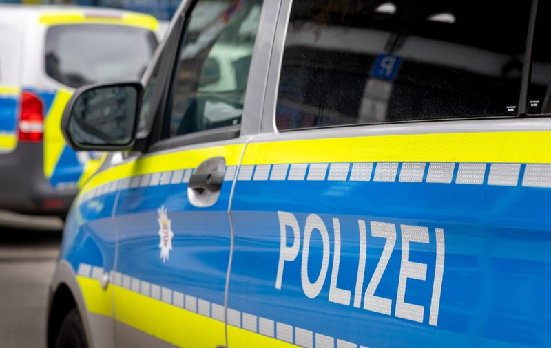 O femeie de 63 de ani a sunat de 200 de ori într-o zi la poliție în Germania și a închis de fiecare dată fără să spună un cuvânt