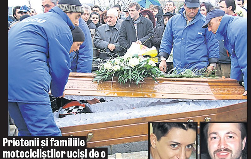 Motocicliştii omorâţi de o groapă, înmormântaţi