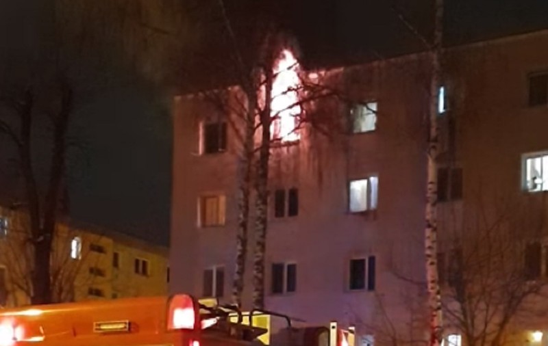 VIDEO | Incendiu într-un cămin de nefamiliști din Brașov. O persoană a murit