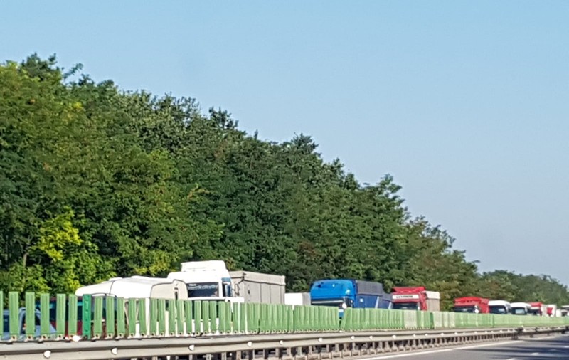 UPDATE: Traficul pe Autostrada Soarelui, blocat și joi din cauza cisternei răsturnate. Se circulă doar pe sensul către Constanța