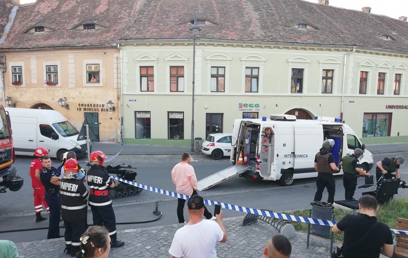 Geantă suspectă, găsită pe o stradă din Sibiu. Pirotehniști SRI, trimiși la fața locului / FOTO
