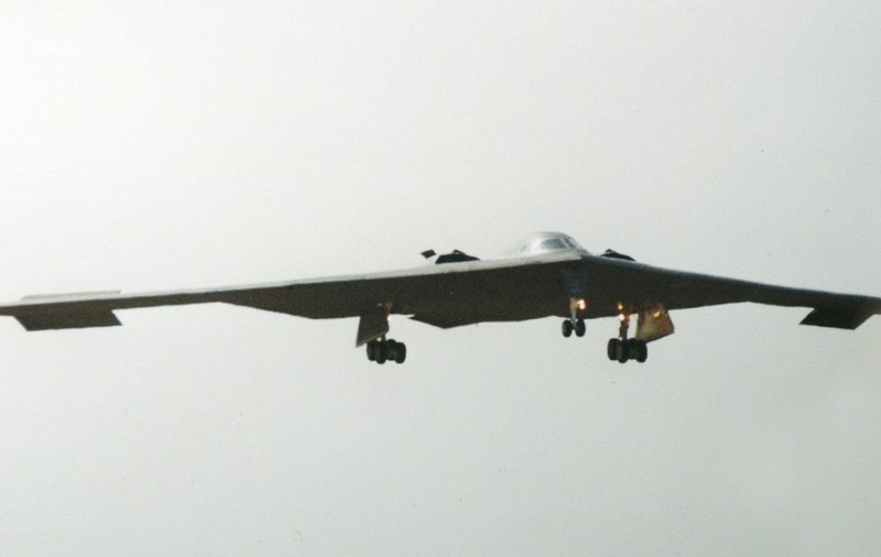 Atacurile B2 ale SUA asupra Iranului spulberă teoria lui Elon Musk despre „roiurile de drone” și dezvăluie limitările lor în război