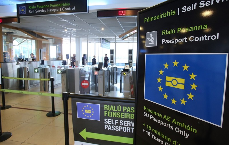 Aeroportul din Dublin a fost împânzit cu mesaje în limba română: „Dacă ești traficată pentru sex, te rugăm să ne spui”