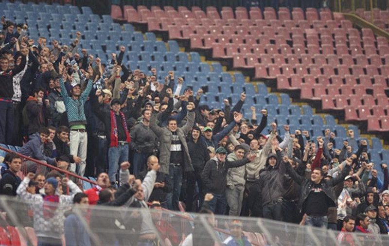 Steaua-Rapid, fără spectatori pentru că fanii l-au înjurat pe Gigi