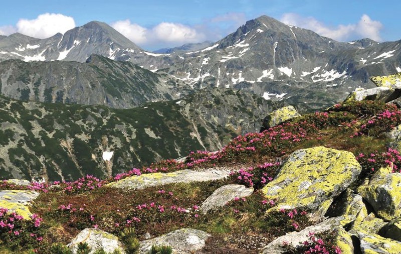 Echipe Salvamont, trimise în căutarea unor turiști supărați că traseul spre vârful Retezat are prea multe pietre