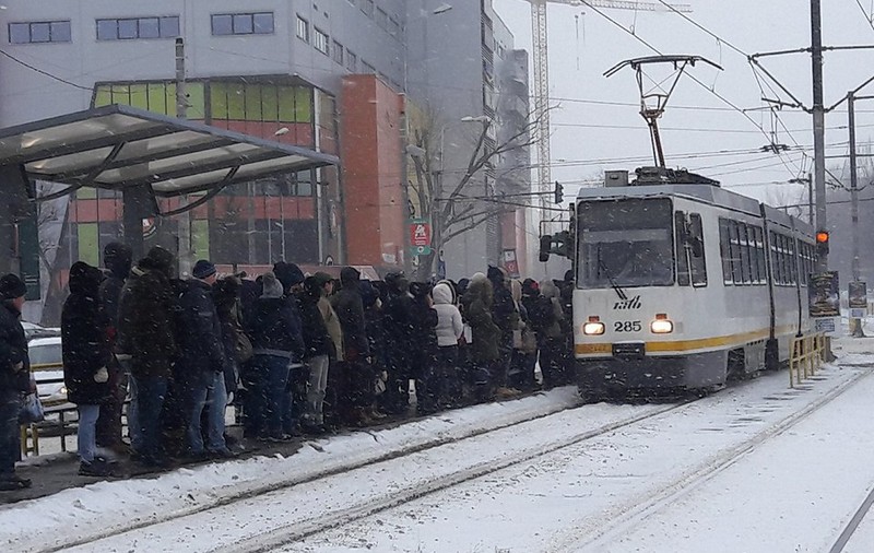 Traficul rutier în Bucureşti, pe 20 martie. PMB: Arterele principale, deszăpezite în proporţie de 95%