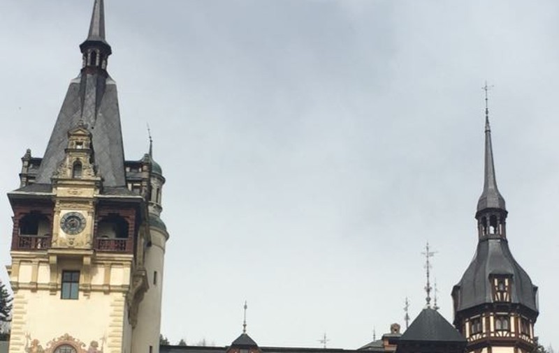 Castelul Peleș se pregătește de doliu după o lună de curățenie generală