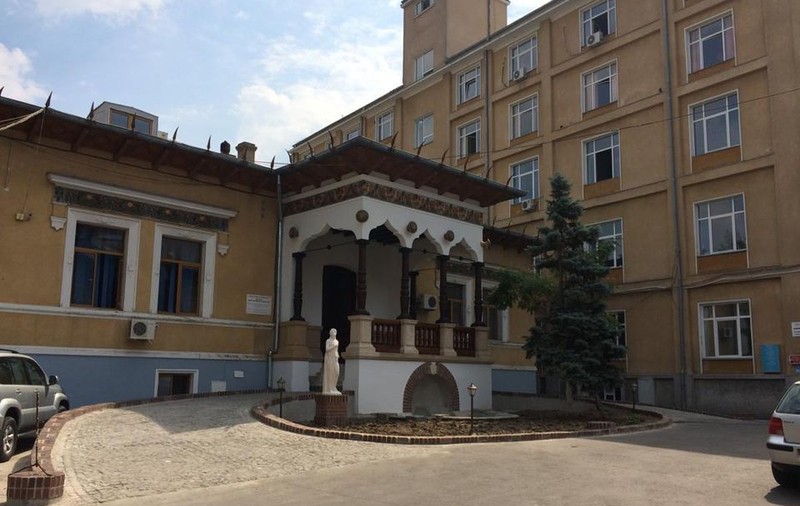 Un bărbat a furat trei picioare amputate de la Spitalul Cantacuzino din București și a pierdut unul dintre ele pe stradă, în timp ce fugea