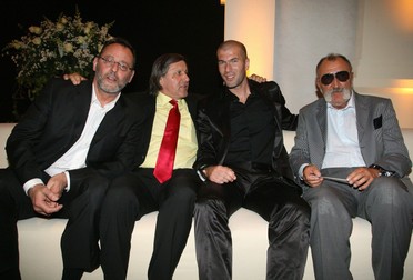 Alături de actorul Jean Reno, de Zinedine Zidane și de Ion Țiriac | Foto: Hepta