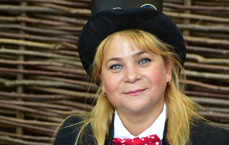 Anca Sigartău și Ecaterina Ladin, în musicalul „MAMMA MIA!”. “Dacă eram prinși, eram pedepsiți”