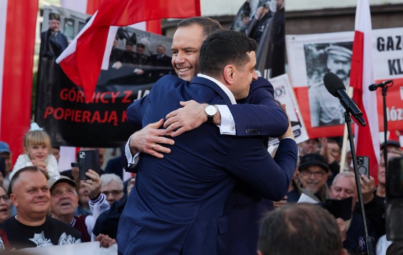 Ce i-a răspuns George Simion lui Donald Tusk, care l-a acuzat că este omul Rusiei