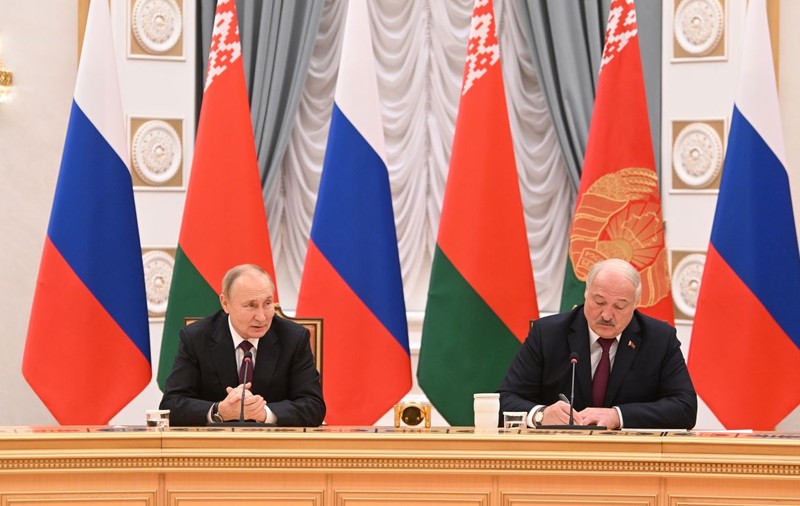 Vladimir Putin, în vizită în Belarus. Ce a discutat liderul rus cu omologul său de la Minsk