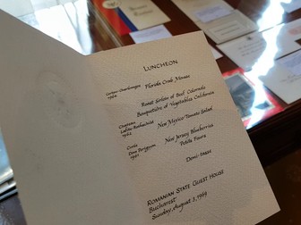 Meniul care arată cu ce l-a servit Nixon pe Ceauşescu, în timpul vizitei din SUA