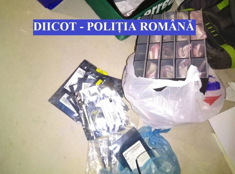 Imagini cu aparatele folosite la infracțiuni