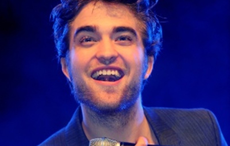 Robert Pattinson ar fi vrut să cânte în cârciumi