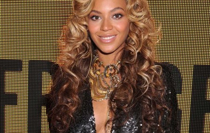 Beyonce va naşte în februarie