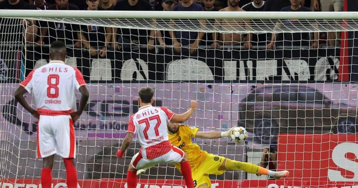 Danny Armstrong de la Dinamo marchează de la punctul cu var