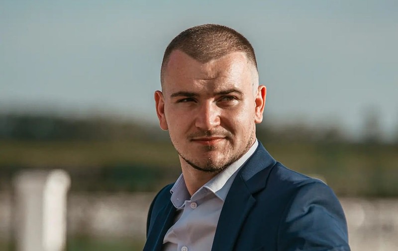 Cine e tânărul mort în accidentul din Prahova, după ce un șofer din sens opus a intrat pe contrasens. Mesajul partidului din care făcea parte