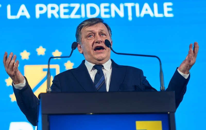 Crin Antonescu cere convocarea CSAT după afirmațiile lui Cristian Diaconescu despre Rusia și SUA: „O țară nu se apără cu mâinile-n sân”