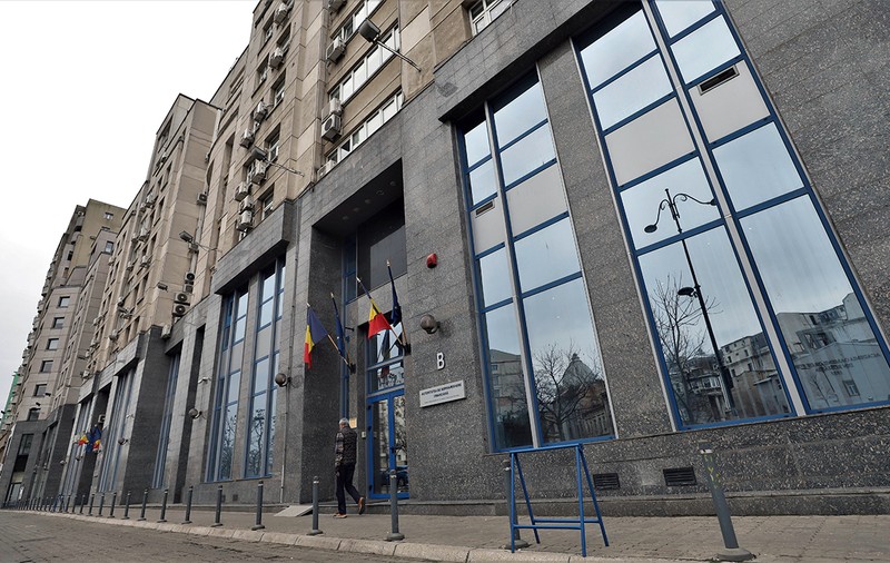 Angajații ASF, la un pas de grevă, după ce conducerea le-a tăiat primele, dar șefii își pot acorda singuri bonusuri. Cine sunt decidenții din instituție