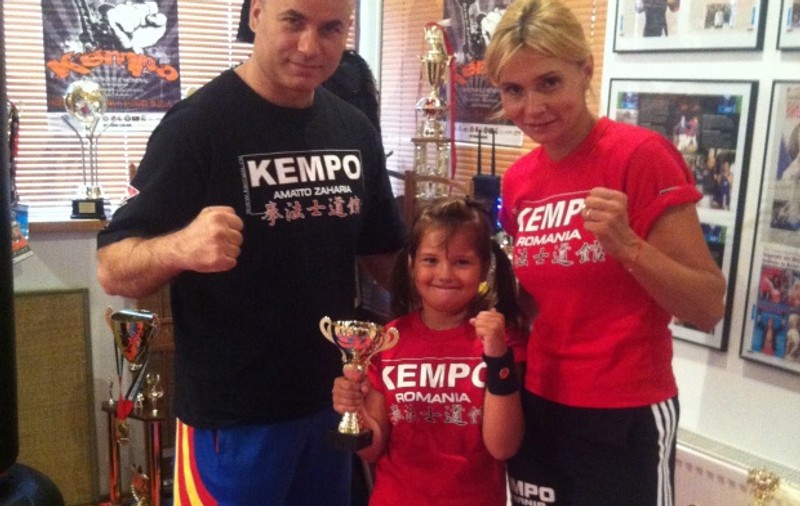 Fetiţa Ruxandrei Dragomir e luptătoare kempo