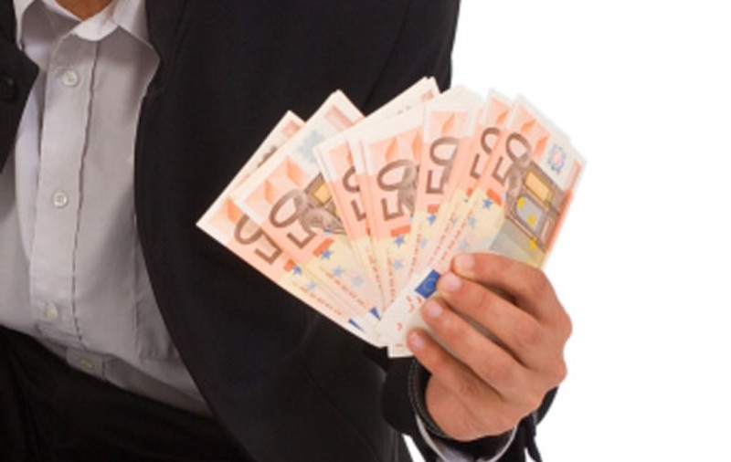 Te visezi tânăr antreprenor? Statul îți dă gratis 25.000 €