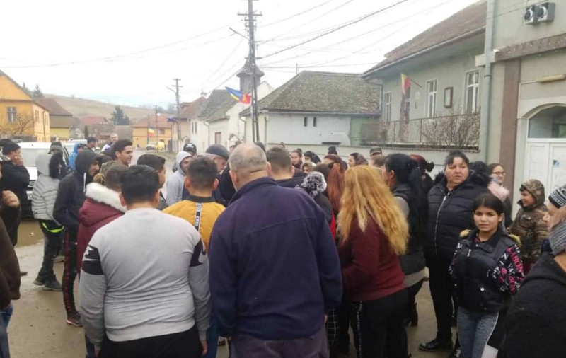 Revoltă într-o comună sibiană, după ce sute de case au rămas fără curent. Primar: „Dușmanii politici îmi fac rău”