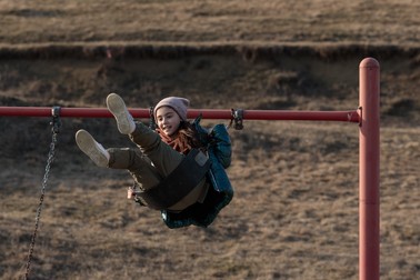 Ilona se joacă în Tabăra Speranța de lângă Bistrița