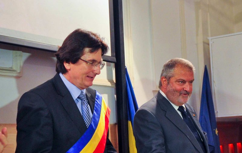 Nicolae Robu și Gheorghe Ciuhandu, trimiși în judecată pentru abuz în serviciu în formă continuată